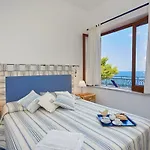 Majus Villa