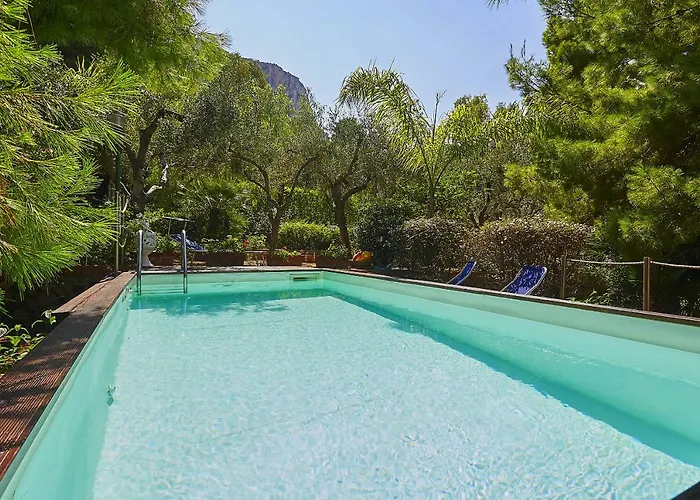 Majus Villa *