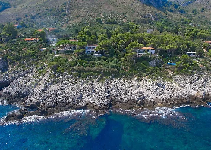 Majus Villa
